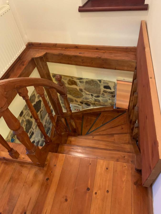 Villa Wood And Stone In The Path Of Lava Antissa Exterior foto