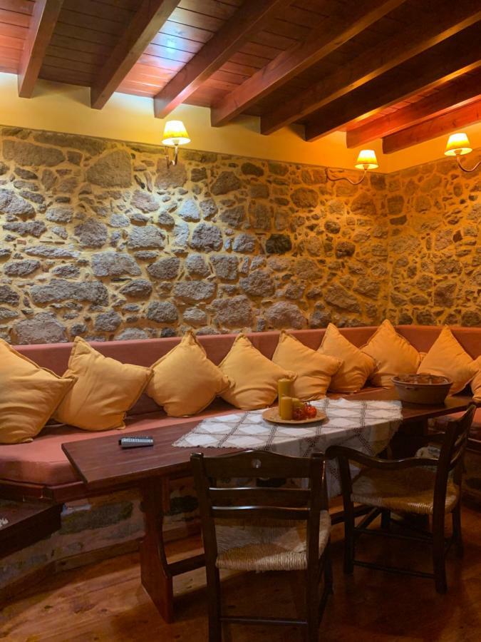 Villa Wood And Stone In The Path Of Lava Antissa Exterior foto